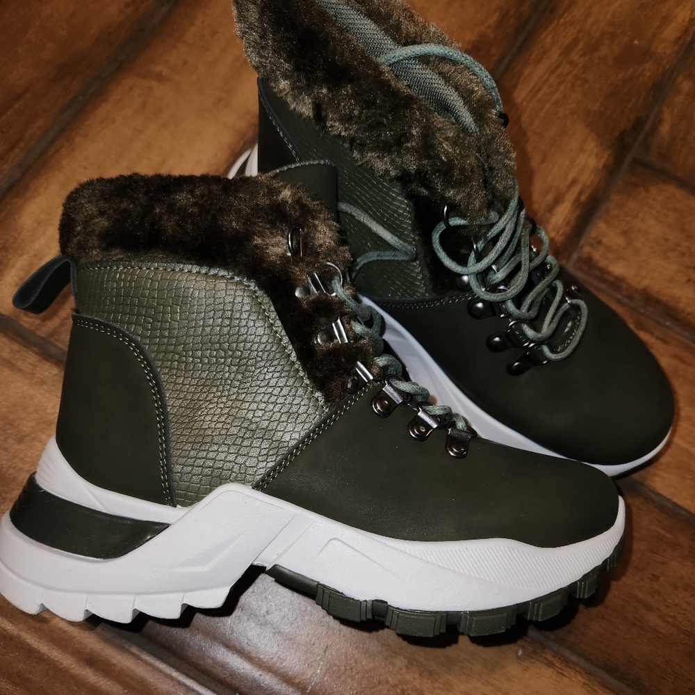 Olivia & Kate hunter green boots withfaux fur at top. Sz 7.5
